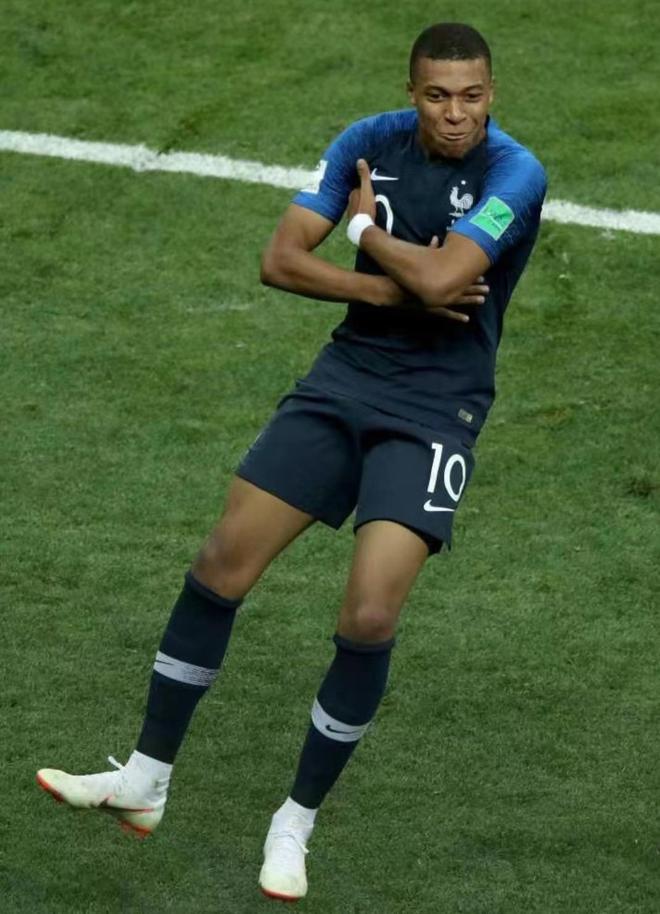 姆巴佩迎来七赛季高光表现，拜仁球迷沸腾！