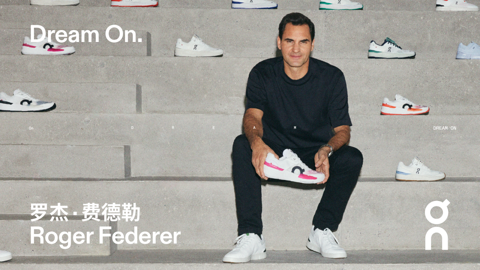 费德勒重返赛场，战术调整首场状态出色，日本队观众沸腾！